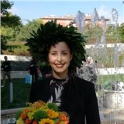 Insegnante per tutte le materie, diplomata in Lingue e laureata in Biotecnologie